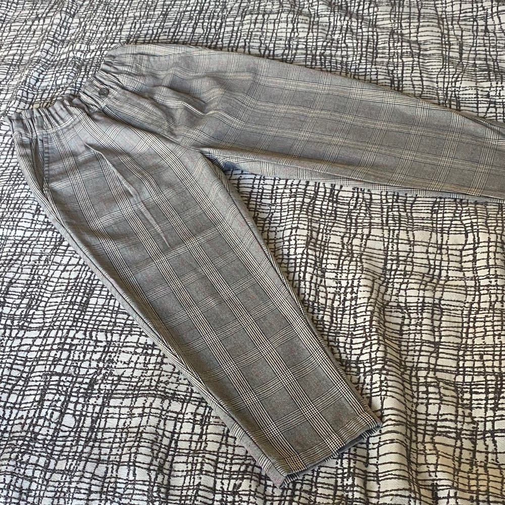 Uniqlo Girl’s Gray Plaid Trousers